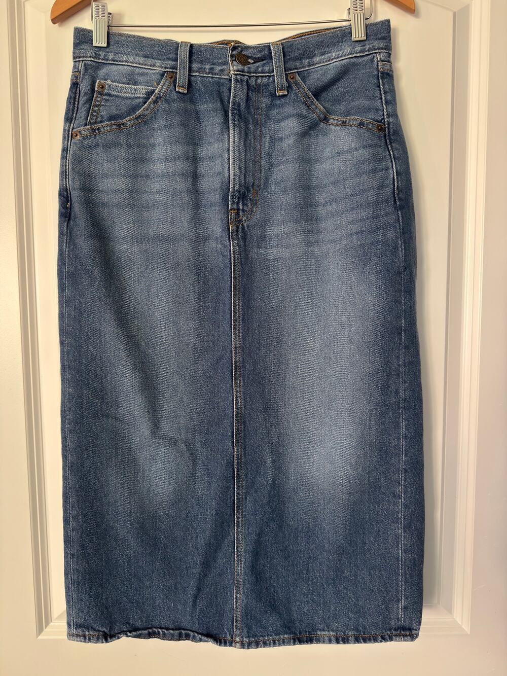 Levi's Premium Back Slit Denim Midi Skirt Medium Wash Blue Size 27